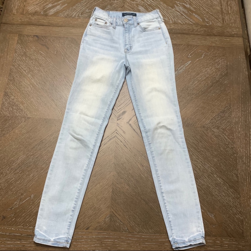 Aeropostale skinny light wash denim jeans. Size 00